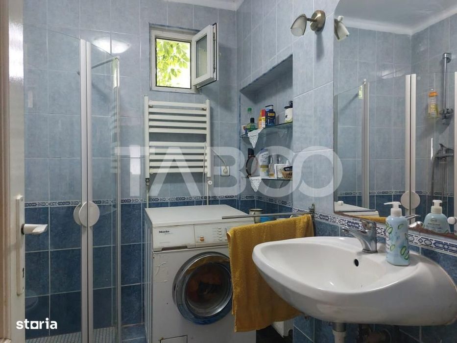 Curte individuala 1100 mp cu 2 case separate de vanzare Cisnadioara