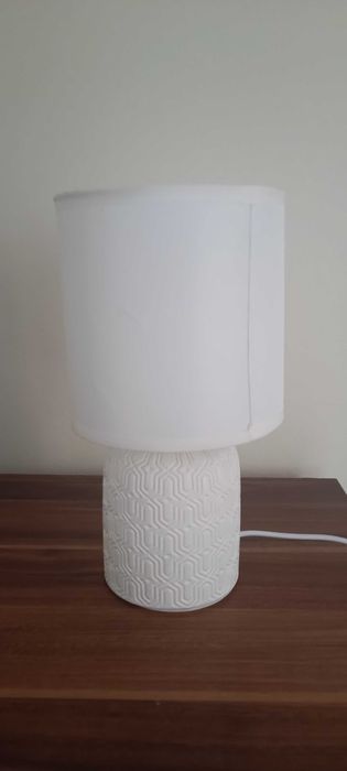 Абажури с включена крушка