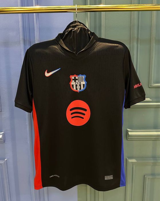 Futbol Forma yengi sezon va Retro formala bor