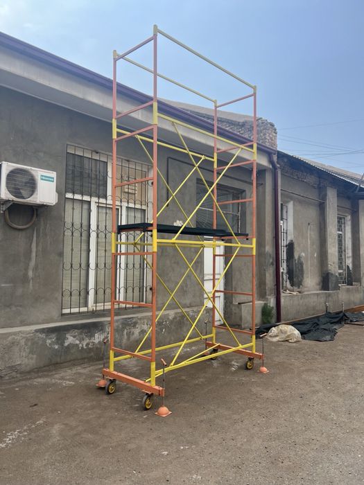 Производство лесов (вышек тур) с боковым ограждением для безопасности