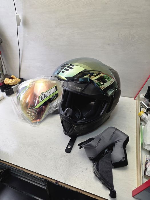 Icon AIRFLITE Battlescar 2 Helmet Каска Нова с Визьори Размер L 59-60