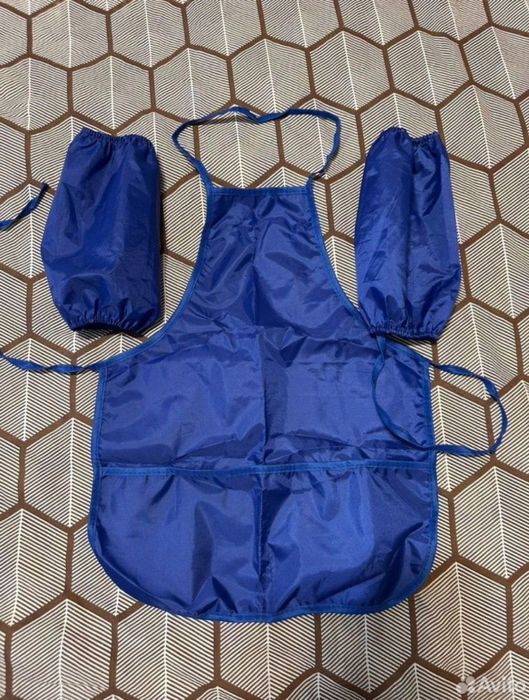 Bolalar uchun oshpaz to‘plami: logotipli fartuk, bosma yoki kashta bil