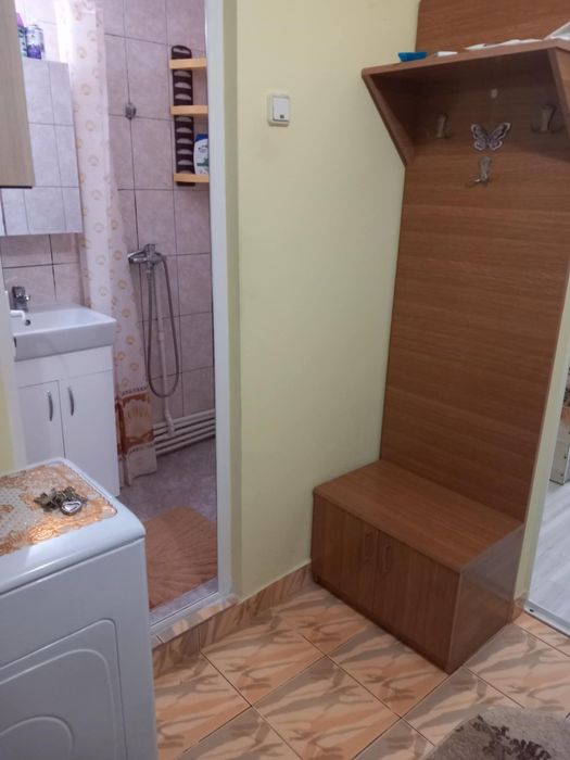 Închiriez garsoniera