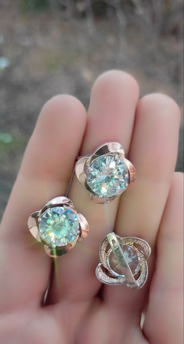 Комплект серебро 70$Комплект крупный 
Серебро 925 золото 375 
Циркон ,