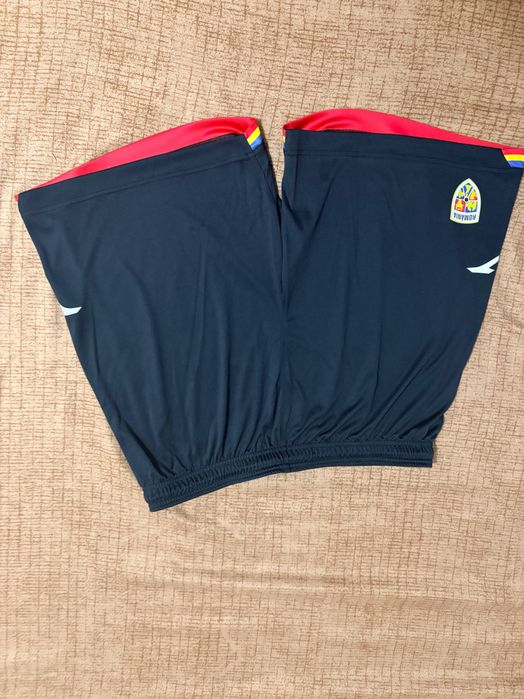 Pantaloni activități sportive noi