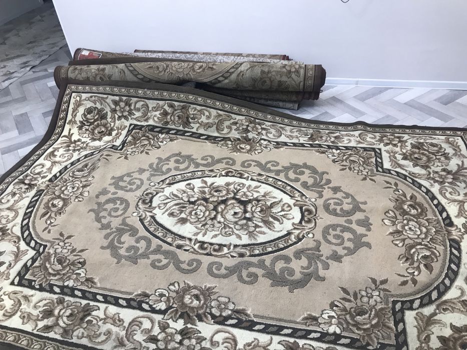 Продам ковры 2 штуки
