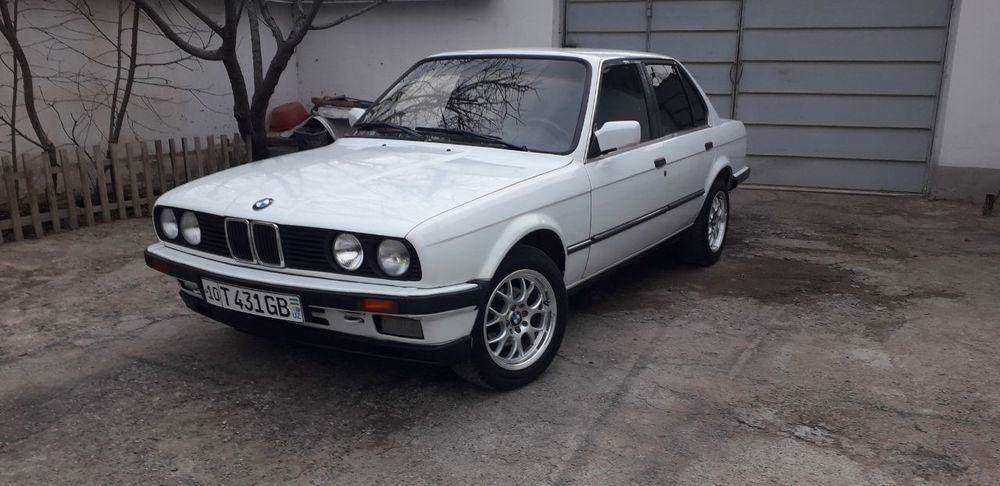 Продам BMW E30 1984 год