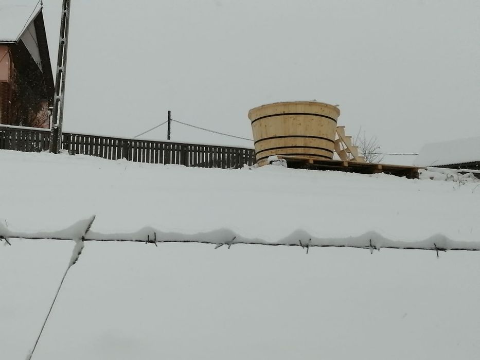 Ciubar din lemn de vanzare, hot tub, baie (6-8 persoane)