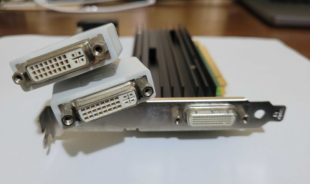 placa nVidia Quadro NVS290 + adaptor DMS-59 la 2DVI