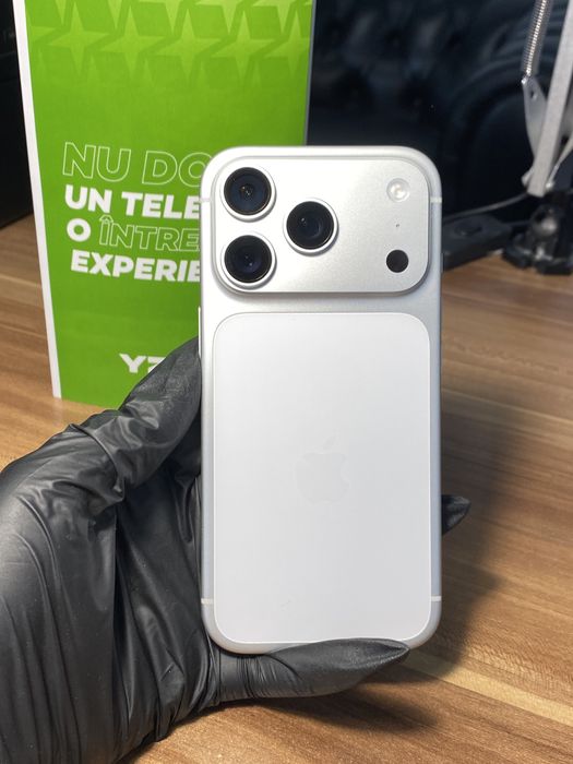 iPhone 17 Pro • 256 GB • Silver