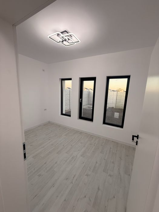 Casa  in comuna Berceni , str. Miorita 4 camere , 2 bai