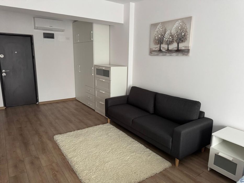 Persoana fizica inchiriez garsoniera spatioasa in complexul Fiald.