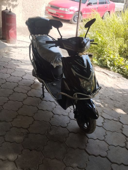 Скутер сотилади келиштириб бераман