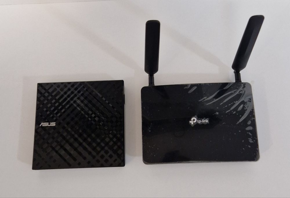 Vand dvd extern si router tp-link cu sim la 200 lei amandoua!