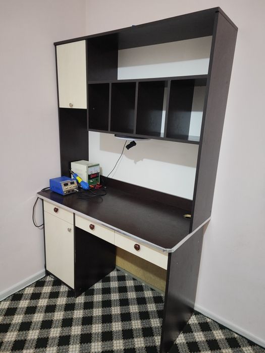 Detskiy shkaf , dars qiladigan parta + javon sotiladi