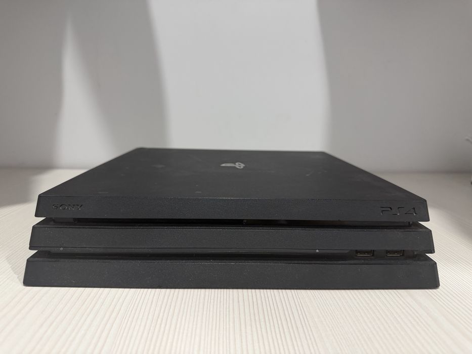 Продам PS4 Pro 1 TB