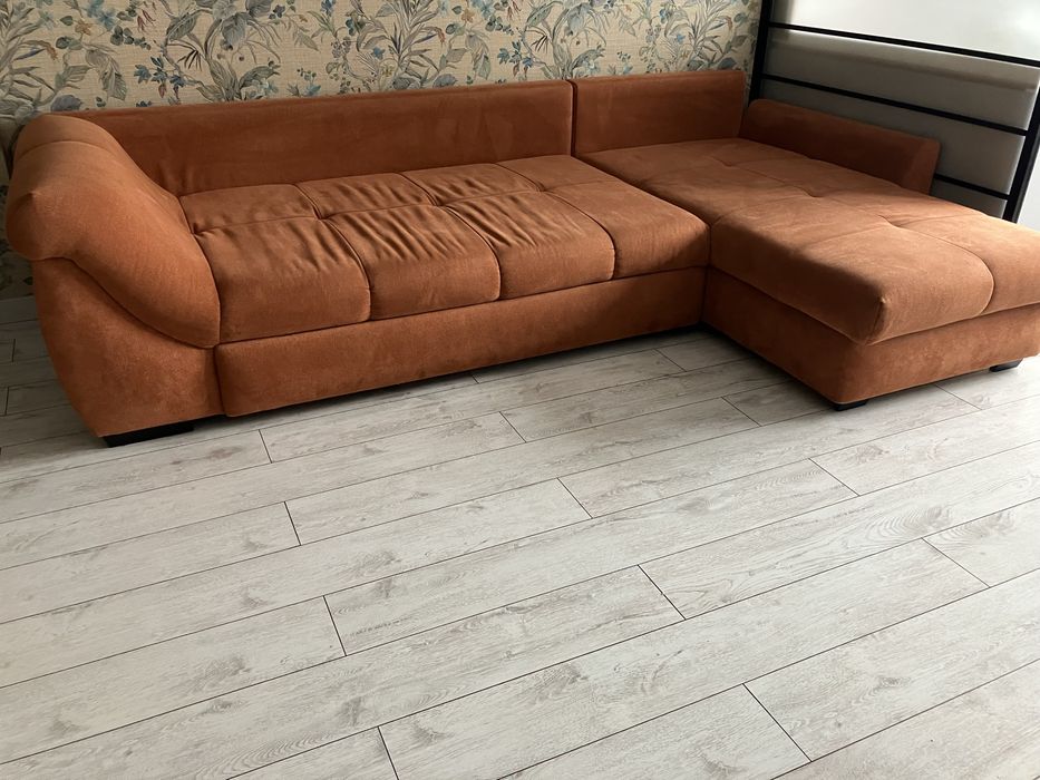 Продам диван темно-оранжевого  цвета