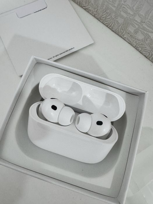 AirPods Pro 3    model: A3065  A3122