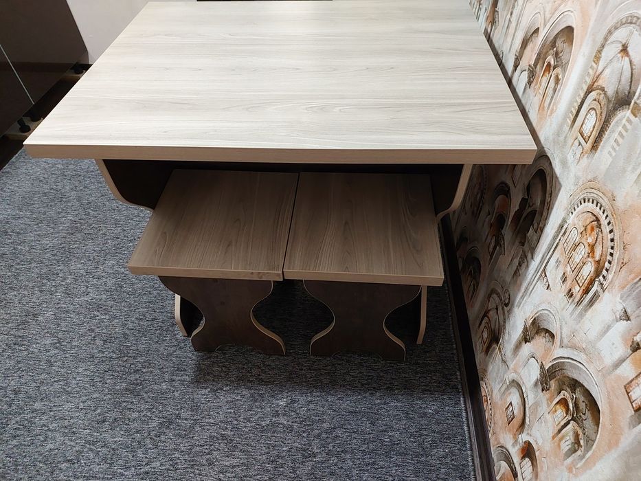 Сотилади, Продается стол обеденный с табуретками- стульями.