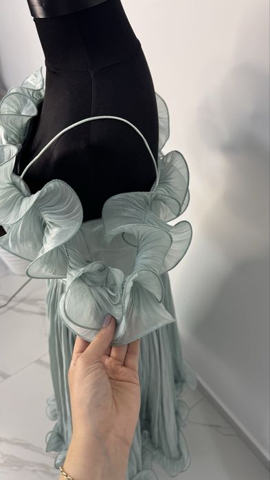 Rochie midi cu detaliu volant NOUA cu etichetă