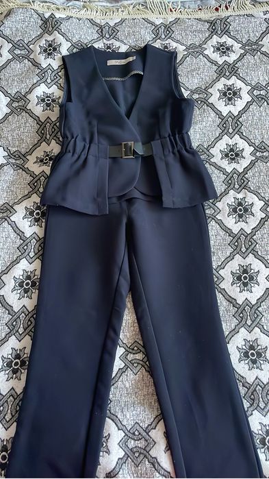 Вещи доя девочки есть школьные