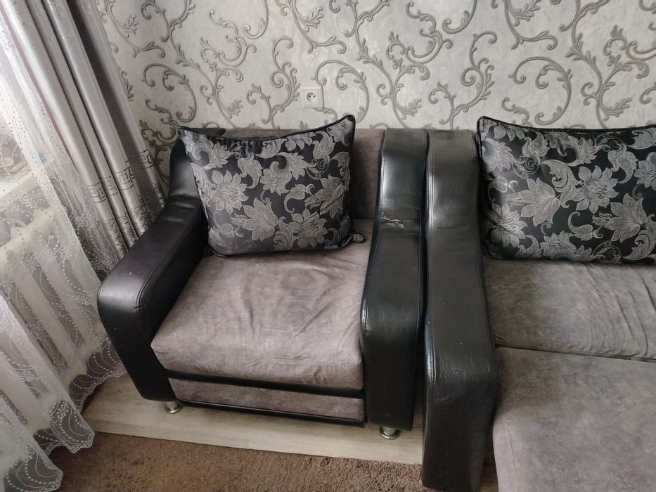 Продам диван с креслом