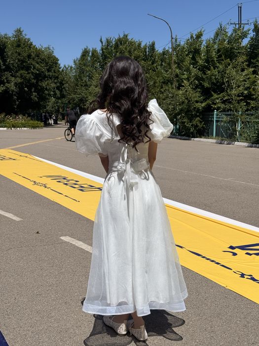 Нежное белое платье
