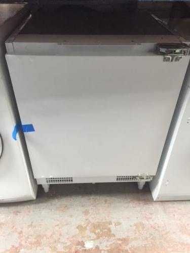 Нови! Хладилници за вграждане Candy и  ESSENTIALS (CE)