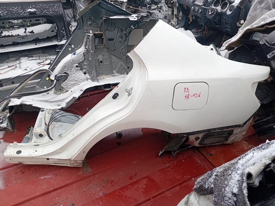 Заднее крыло Toyota Camry 50