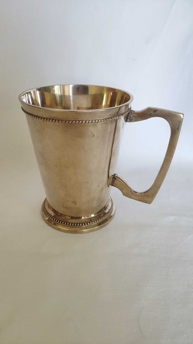 Петорен лот от кани и вази и чаша от масивен месинг