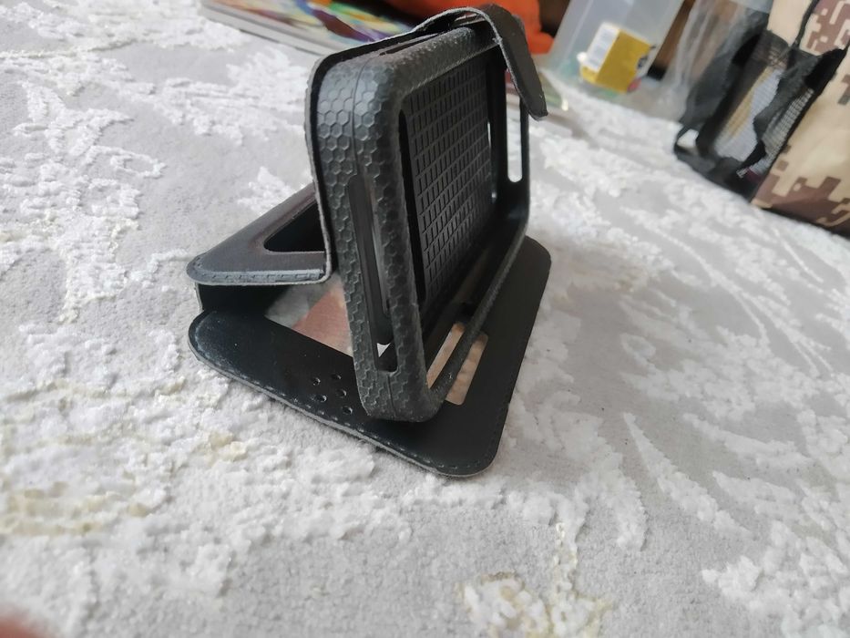 Универсальный чехол на смартфоны старого типа