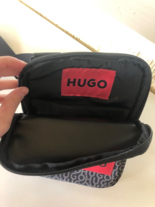 Мъжка чанта за през рамо на Hugo Boss