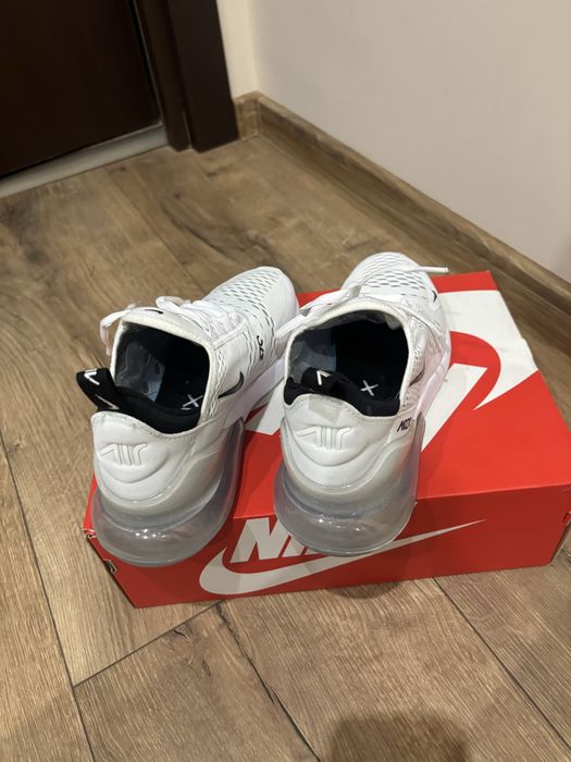 Продавам Nike Air max 270