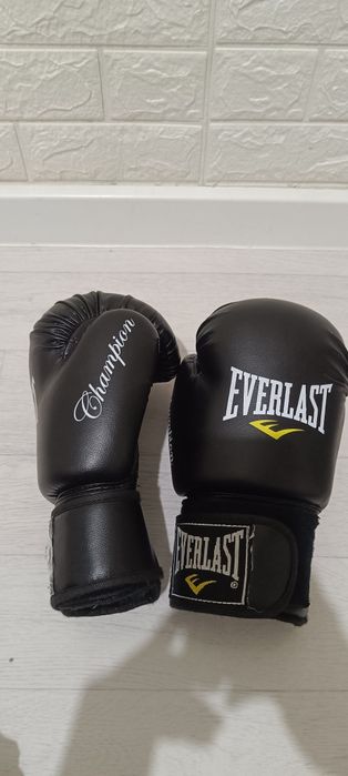 Боксқа арналған перчатка, шлем, киімі, барсовкі,бинт  сатылады