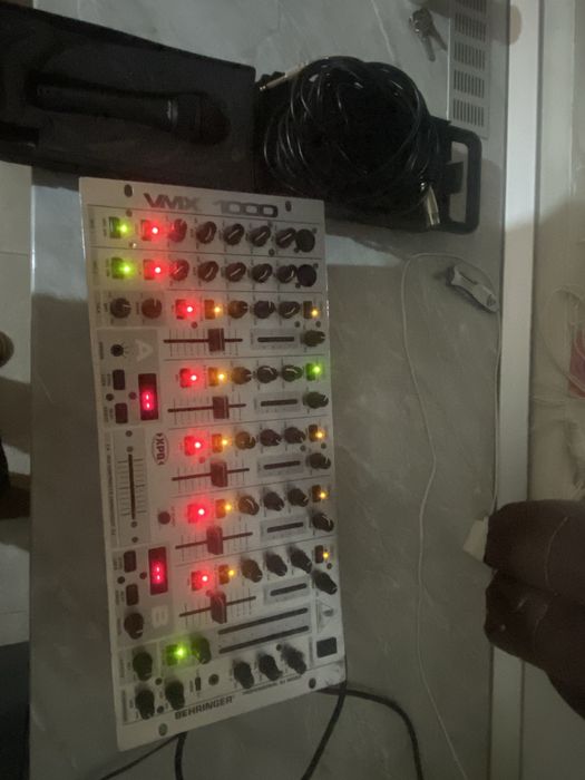 Vand set mixer behringer pro mixer vmx1000 microfon si laptop