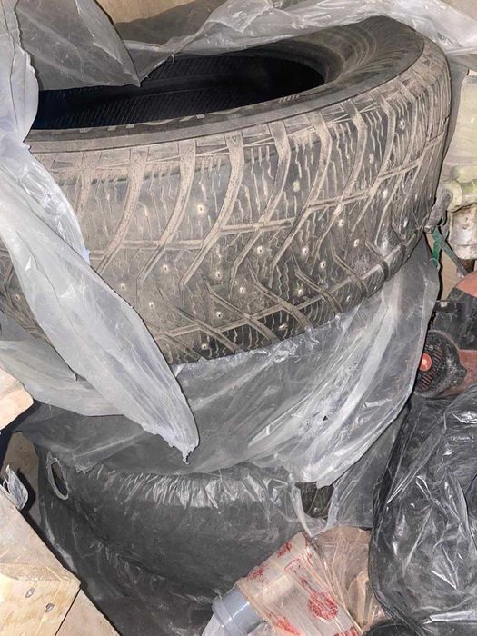 Зимние шины хорошем состоянии