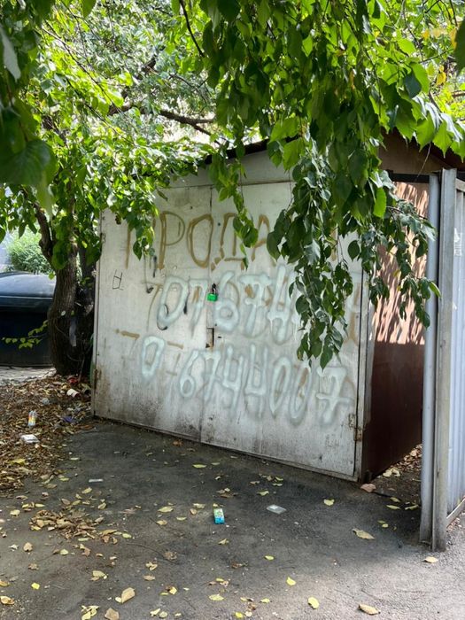 Два гаражных советских металла
