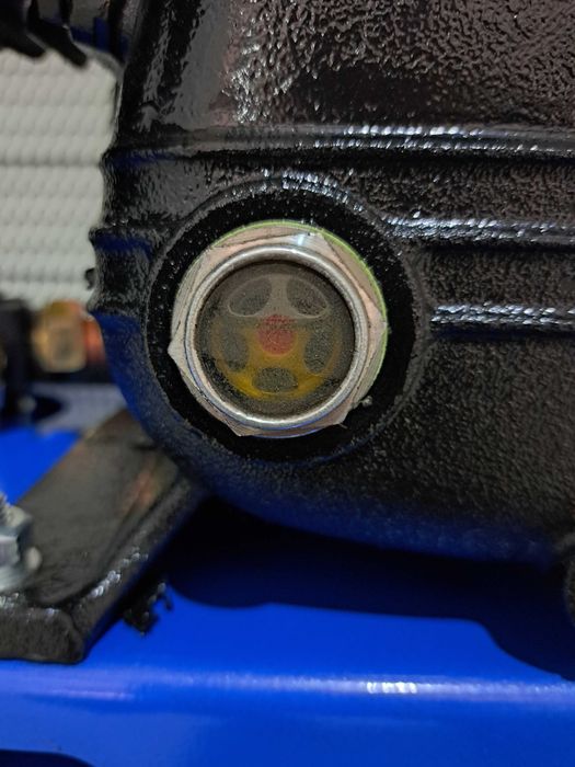 Компресор за въздух 300л./12.5 бара. Дебит 900л/мин.