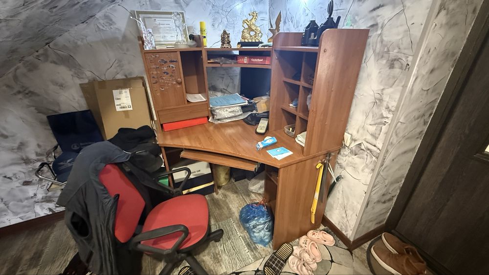 Угловой компьютерный стол