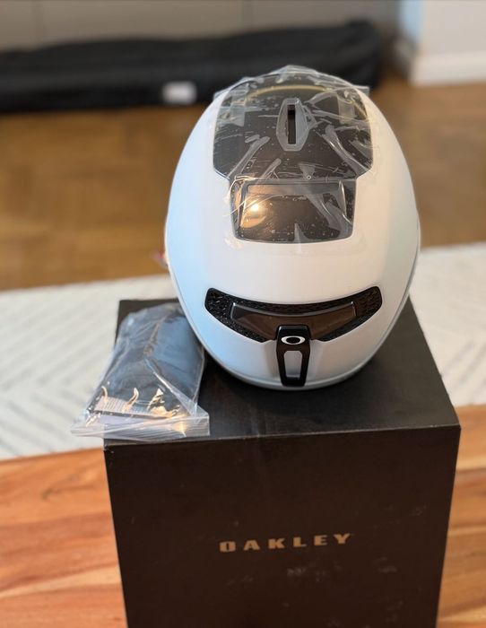 Дамска ски/сноуборд каска Oakley MOD5 – НОВА, размер M