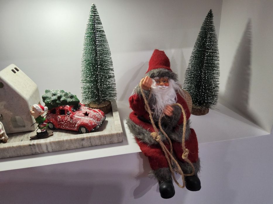 Коледни декорации-Дядо Коледа,елхи,керамични фигури