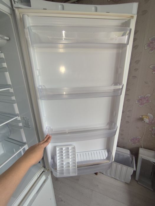 Продам холодильник indesit