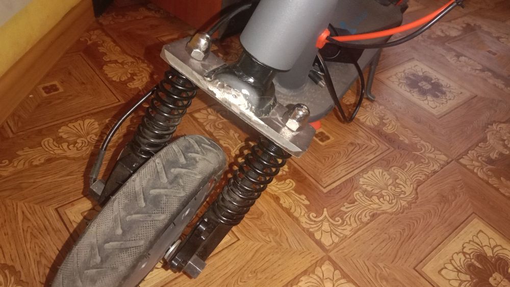 Электросамокат ему 2месяца