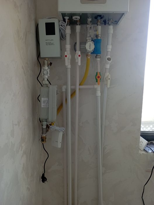 Yangi dom zamonaviy qurilgan Tinchlik plaza mehmonxonasi yonida