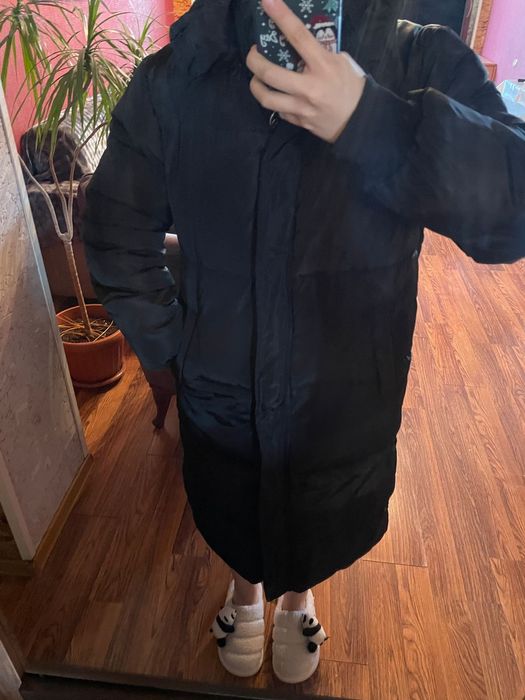 Зимний чёрный пуховик