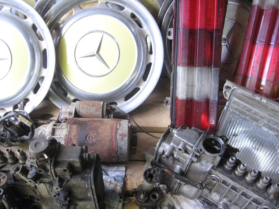 Piese Mercedes 240 / 300 D Cobra berlina caroserie 123 + duba 207D