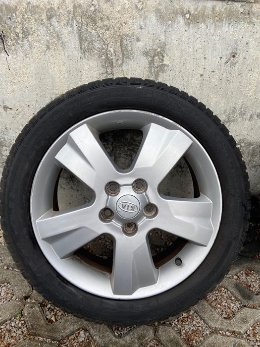 Продавам гуми с джанти 205/50/17 КИА