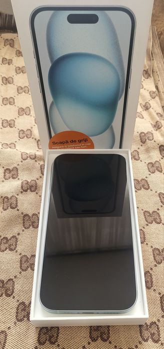 Vând iphone 15 128gb