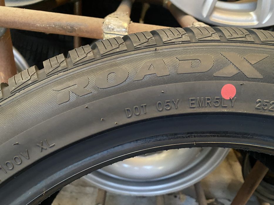 Vand anvelope de iarna 245/45/18 RoadX