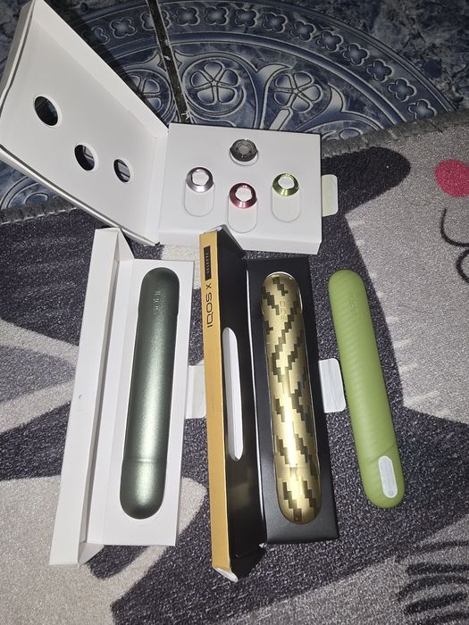 Vand 3 usite Iqos Iluma i si capacele stilou iqos
